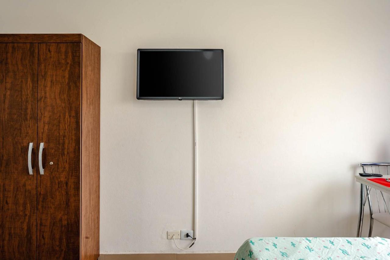 Apartamento, Ate 4 Pessoas,20 Metros Da Do Sonho, Pe Na Areia,100 Mb Wi-fi * Itanhaem